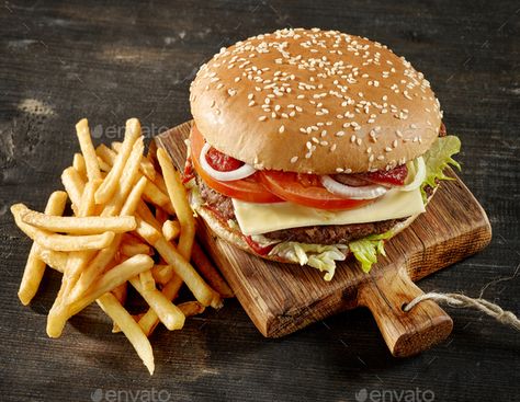 Burger Photo, Healthy Food Photos, Tasty Burger, Shrimp Stew, Burger And Chips, Dark Wooden Table, Photos Logo, Burger Pizza, Hamburger Steak