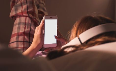 My Teen's Cell Phone is a Privilege, Not a Right: 7 Simple Rules I'm Implementing in My Home - Raising Teens Today Doing Cellphone, Using Cellphone, Do Homework, Simple Rules, My Job, Child Development, Kpop Wallpaper, Boyfriend Pictures, My Home