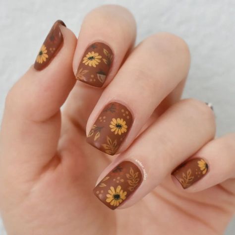 Fall Daisy Nails, Easy Sunflower Nail Art, Fall Nails With Flowers, Simple Flower Design Nails, Almond Gel Nails Fall, Square Neutral Nails, Fall Leaves Nail Designs, Fall Flower Nails, Base Coat Nail Polish