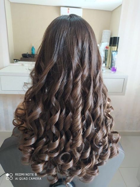 Big Curls For Long Hair, Quick Curly Hairstyles, Special Event Hair, Long Shiny Hair, Curly Hair Photos, Curls For Long Hair, Spiral Curls, Flat Iron Hair Styles, Hair Photo