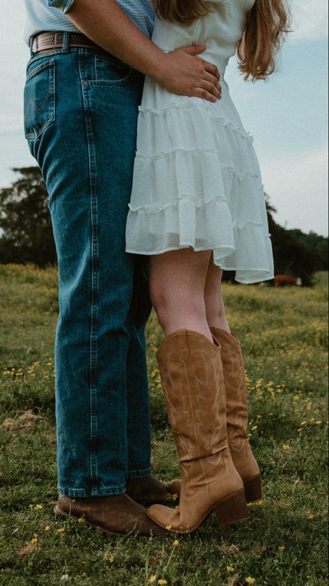 Western Prom Photoshoot, Western Prom Pictures, Prom Pictures Couples Western, Cowboy Boot Couple Pictures, Cowboy Cowgirl Couple Photoshoot, Western Prom, Cowboy Photoshoot, Young Couples Photography, Human Oc