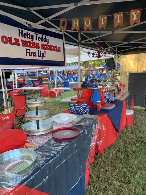 Ole Miss Grove Tailgate, College Football Tailgate Ideas, Ole Miss Tailgating Decorations, Ole Miss Tailgate, Ole Miss Tailgating, Tailgate Decor, Senior Breakfast, College Football Tailgate, Gameday Party