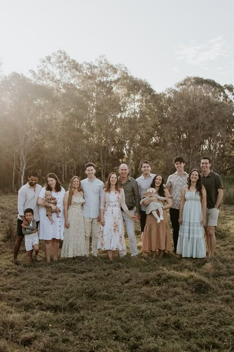 Extended Family Session Outfits, Extended Family Photos Outfits, Extended Family Photos Summer, Neutral Extended Family Picture Outfits, Family Photos Extended, Coast Family Photos, Family Of 9 Photoshoot, Extended Family Photoshoot Ideas, Big Family Photoshoot Ideas Group Poses