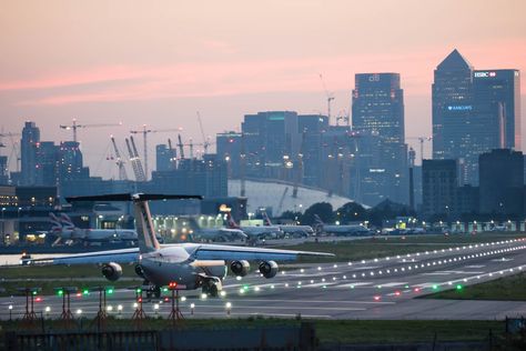 London City Airport shut after WW2 bomb discovered https://descrier.co.uk/news/uk/london-city-airport-shut-ww2-bomb-discovered/ Ww2 Bomb, London City Airport, Tower Hamlets, Noise Pollution, Health Wellbeing, Uk London, Airport City, River Thames, Uk News