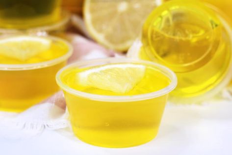 Lovely Lemon Drop Jello Shot Recipe - Aspiring Winos Vodka Jello Shot Recipes, Lemon Drop Jello Shots, Lemon Jello Shots, Shots Alcohol Recipes, Lemon Drop Shots, Jello Shot Cups, Jelly Shots, Punch Cocktails, Lemon Jello