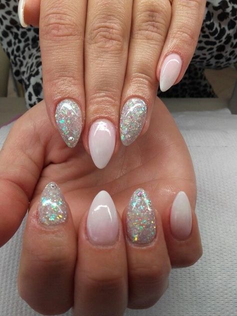 Short Pointy Nails Almond, Short Pointed Nails, Country Nails, Girly Acrylic, Pointy Nails, Glamour Nails, Pointed Nails, Almond Acrylic Nails, Cute Gel Nails