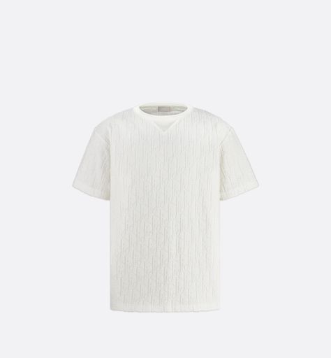 The off-white terry cotton T-shirt pays tribute to the emblematic Dior Oblique motif with a tonal jacquard. The contrasting round ribbed neckline presents a V-topstitching detail for a relaxed effect. The oversized silhouette may be paired with jeans or track pants for an elevated look. Denim Swimsuit, Dior Star, Dior Men, Icon Shoes, Dior Oblique, Christian Dior Couture, Short Denim, Short T Shirt, Dior Couture