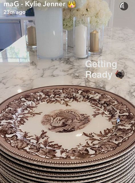 Thanksgiving China, Thanksgiving Dinner Plates, Kylie Jenner House, Thanksgiving Dinnerware, Jenner House, Thanksgiving Plates, Famous Houses, Thanksgiving Tablescapes, Thanksgiving Table