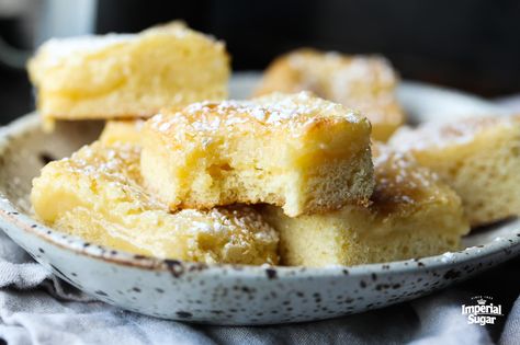 This yeasted sheet cake is also known as butterkuchen. It's a classic German sweet cake recipe that's traditionally enjoyed with a cup of coffee or hot tea in the afternoon. It has a gooey buttery topping and a sweet, chewy, base all dusted with powdered sugar. German Butter Cake, Cake Boss Recipes, Moist Apple Cake, Apple Crumb Cakes, Season Recipes, German Cooking, German Cookies, German Foods, Inside Cake