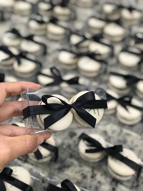 Wedding Goodies For Guests, Black White Themed Party, Bridal Shower Ideas Black And White, 18th Birthday Party Ideas Black, Snack Table Ideas Party Adults, Black And White Theme Cake, Black And White Quinceanera Theme, Black Bow Party, Black Tie Party Decorations