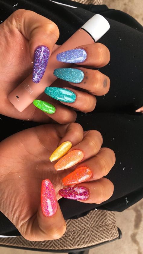 Rainbow Nails With Glitter, Glitter Nails Rainbow, Rainbow Sparkly Nails, Pride Glitter Nails, Colourful Glitter Nails, Sparkly Colorful Nails, Rainbow Nail Polish, Rainbow Glitter Nails Acrylic, Pride Dip Nails