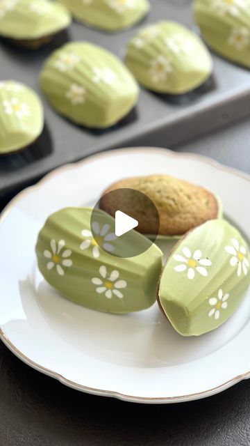 Winnie Wai-Ling Lee on Instagram: "Matcha Madeleines: last year I was obsessed with making madeleines and I never gave up until I achieved that signature hump. After many many attempts…Here is one of my favourite videos from last year ❤️ . . Have you ever tried making them? Absolutely 💯 easy I promise, you just need a good quality Madeline pan and you are good to go!  . . COMMENT ‘Madeleines’ and I will dm you the link of the recipe. Or please go to my blog, link in bio ❤️ . . #madeleines #chocolate #cake #homemade" Matcha Madeleines, Chocolate Cake Homemade, Madeline Cookies Recipe, Madeline Cake, Madeleine Cake, Madeline Cookies, Madeleine Recipe, Madeleine Cookie, Cake Homemade