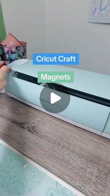 Make Magnets, Christmas Fonts Alphabet, How To Make Magnets, Cricut Projects Easy, Cricut Explore Air Projects, Christmas Fonts Free, Circuit Crafts, Diy Magnets, Cricut Help