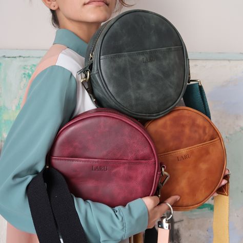 Leather Bags With Round Handle For Daily Use, Daily Use Bags With Round Leather Handles, Versatile Leather Bag With Round Handle, Circle Crossbody Bag, Leather Shoulder Bag With Round Handle For On-the-go, Circle Purse, Round Purse, Circle Bag, Compact Bag