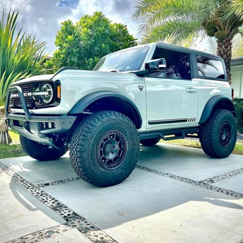 2 Door Bronco Lifted, Bronco Two Door, 2 Door Ford Bronco, Two Door Bronco, 2 Door Bronco, Ford Bronco 2 Door, Bronco 2 Door, Ford Bronco Concept, White Bronco