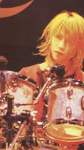 Dir En Grey Shinya, Shinya Dir En Grey, Scaring People, Victorian Manor, Dir En Grey, Japanese Rock, Dark Pictures, Aesthetic People, Pose Reference Photo