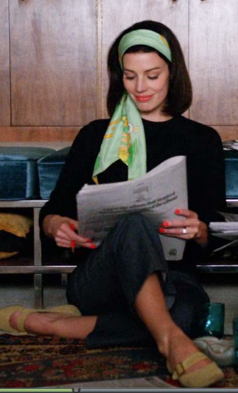 Megan Draper - my favorite Mad Men character - I love her mod style Megan Draper, Mad Men Party, Jessica Pare, Jessica Lee, Don Draper, Mad Men Fashion, How To Wear A Scarf, Mod Fashion, How To Wear Scarves