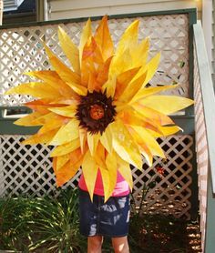 Make a Giant Paper Sunflower for $1 Aunt Peaches, Giant Sunflower, Sunflower Crafts, Paper Sunflowers, Tissue Paper Flowers, Giant Paper Flowers, Giant Flowers, Paper Flowers Diy, Dollar Store Crafts