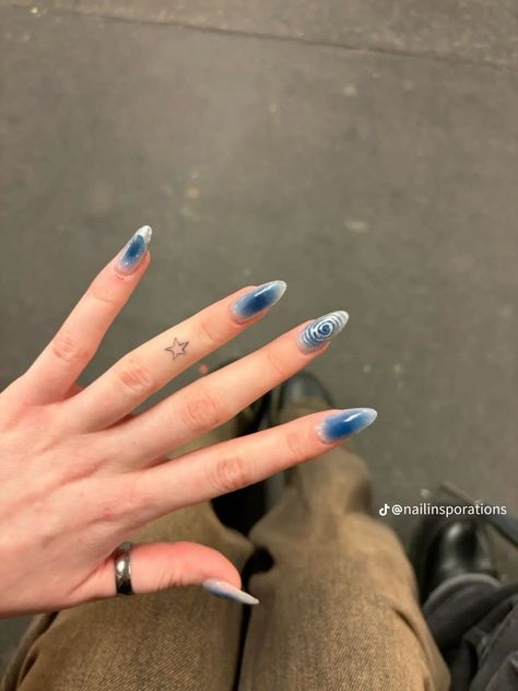 Aura And French Nails, Swirly Blue Nails, Navy Blue Swirl Nails, Swirl And Star Nails, Blue Design Almond Nails, Airbrush Nails Blue, Blue Nails Aura, Cool Nail Inspo Blue, Aura Star Nails