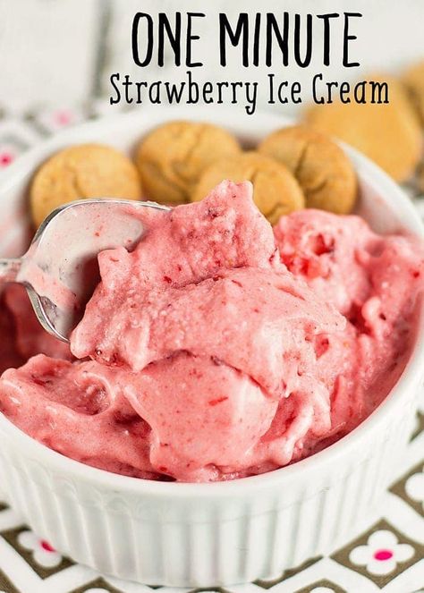 Vitamix Ice Cream, Frozen Strawberry Recipes, Strawberry Snacks, Strawberry Frozen Yogurt, Homemade Strawberry Ice Cream, Strawberry Ice Cream Recipe, Easy Ice Cream Recipe, Nutribullet Recipes, Fruit Ice Cream