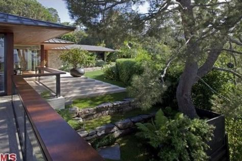 Zen Garden Backyard, Beverly Hills Houses, Garden Suite, Lauren London, Hayden Panettiere, Outdoor Entertaining Spaces, Luxury Garden, Celebrity Homes, Kelly Rowland