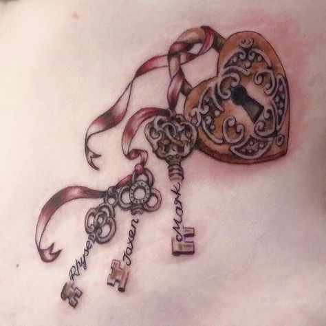 Kurt Tattoo, Tattoo Ideas For Moms, Key Tattoo Designs, Locket Tattoos, Name Tattoos For Moms, Kid Name Tattoo, Key Tattoos, Key Tattoo, Mom Tattoo Designs