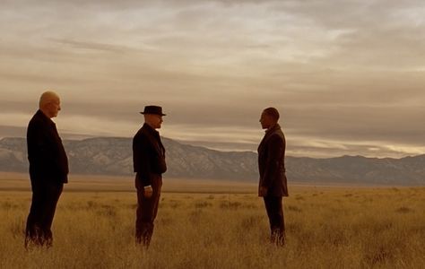 Gus Fring And Walter White, Breaking Bad Stills, Breaking Bad Shots, Breaking Bad Scenes, Breaking Bad Cinematography, Breaking Bad Aesthetic, Breaking Bad Episodes, Chai Art, Breaking Bad Series