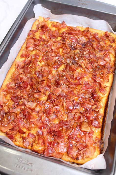 This mouthwatering Maple Bacon Crack recipe is made with a highly addictive combination of sweet and savory flavors. Always a crowd favorite, it's an irresistible balance of crispy bacon, brown sugar, sweet maple syrup, and flaky pastry in every delicious bite. Maple Caramel Bacon Bites, Puff Pastry And Bacon Recipes, Bacon Cake Recipe, Bacon Smores Recipe, Recipes With Crumbled Bacon, Bacon And Cheese Roll Ups, Pioneer Woman Football Food, Brunch Bacon Recipes, Club Cracker Bacon Brown Sugar