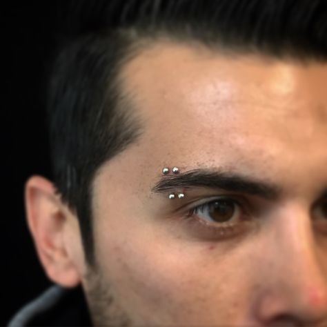 double eyebrow piercing Double Brow Piercing, Men Eyebrow Piercing, Fake Eyebrow Piercing, Double Eyebrow Piercing, Eyebrows Piercing, Eyebrow Piercing Men, Piercing Facial, Piercing Men, Guys Ear Piercings