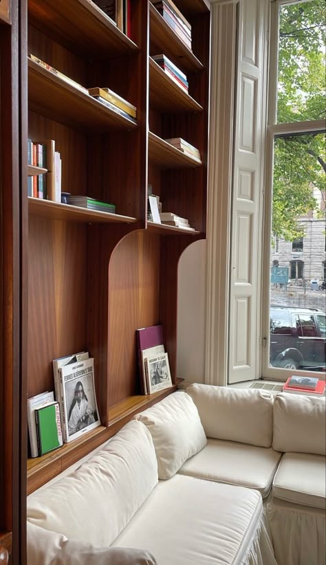 England Aesthetic House Interior, Vaulted Ceiling Bookcase, Bookshelf Behind Couch Ideas, Sixties Living Room, Custom Book Shelves, Apartment Bookshelf Ideas, Bookshelf Around Window, Home Library Nook, Bookshelves Stairs