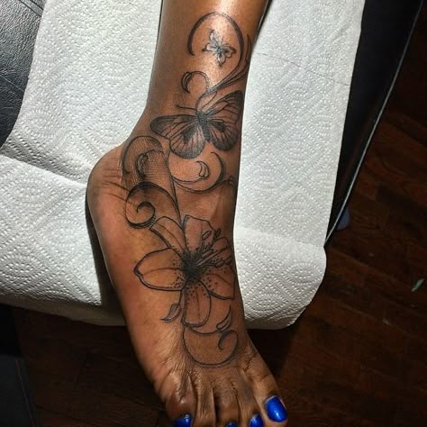 Lily Foot Tattoo, Tattoos Ankle, Tiger Lily Tattoos, Lily Tattoos, Pretty Tattoos For Women, Jewelry Tattoo, Foot Tattoo, Ankle Tattoo, Dope Tattoos