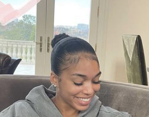 Lori Harvey Slick Back Bun, Lori Harvey Edges, Natural Sleek Bun, Lori Harvey Ponytail, Lori Harvey Bun, Lori Harvey Hair, Slick Back Natural Hair, Natural Hair Bun, Hair Bun Styles