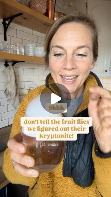 Catch Fruit Flies In House, Fruitflytrap Diy, How To Get Rid Of Fruit Flies In House, Fruit Flies In House, Fruit Fly Trap Diy, House Bugs, Fruit Fly Trap, Bug Control, Fruit Peel