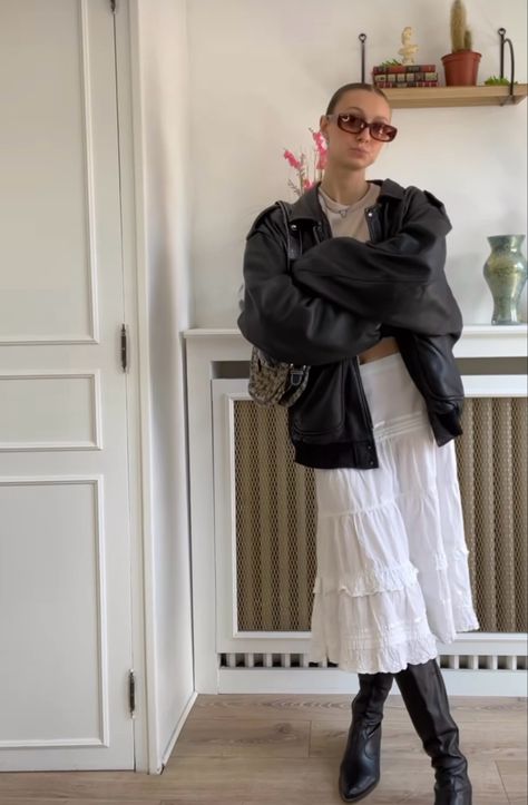 Black Tiered Skirt Outfit, White Tiered Skirt Outfit, Tiered Skirt Outfit, Korea Fits, White Tiered Skirt, White Skirt Outfit, Black Tiered Skirt, Outfit Leather Jacket, White Skirt Outfits