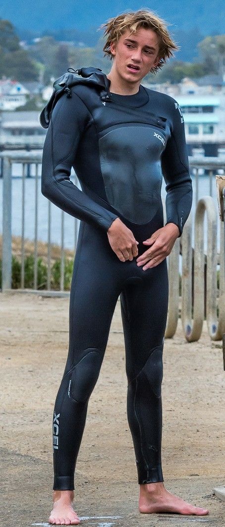 Surfer Outfit, Fit Guys, Wetsuit Men, Wet Suit, Lycra Men, Male Celebrities, Mens Tights, Blonde Boys, Message Boards