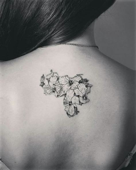 Venezuela,el tatuaje mas bello que e visto Latina Tattoo Ideas, Africa Tattoos, Orchid Tattoo, Map Tattoos, Elements Tattoo, Inspiration Tattoos, Tattoo Feminina, Design Tattoo, Nature Tattoos