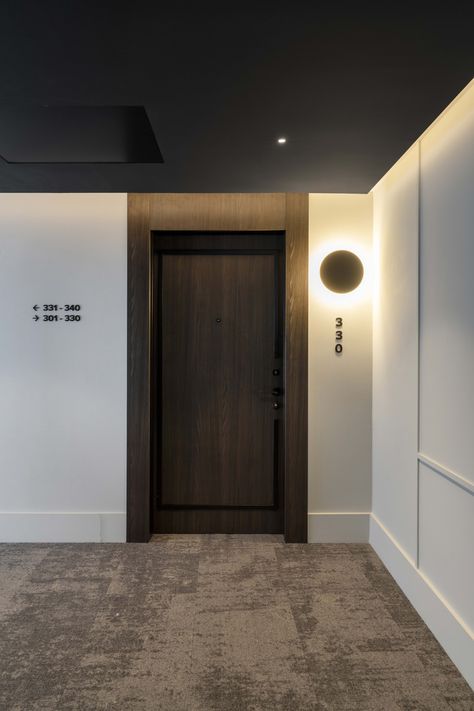 Apartment Corridor Design, Hotel Corridor Design, Hotel Wayfinding, Hotel Doors Design, Santa Monica Apartment, Apartment Corridor, Apartment Lobby, 2023 Picture, Italy 2023