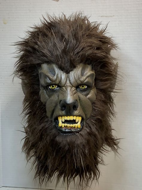 Werewolf Mask, Mascaras Halloween, Horror Characters, Classic Monsters, Angels And Demons, Larp, Mask, Sculpture, Halloween