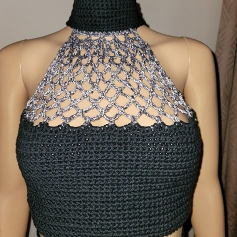 Woman's Black And White Crochet Halter Top. Handmade With A Freestyle 1 Only Orginal Design. 100 % Cotton. Size Large/Extra Large 2000s Crochet Fashion, Crochet Velvet Top, Crochet Tops For Big Bust, Gothic Crochet Top, Crochet Rave Top, Goth Crochet Top, Crochet Fall Clothes, Cute Crochet Clothes, Crochet High Neck Top