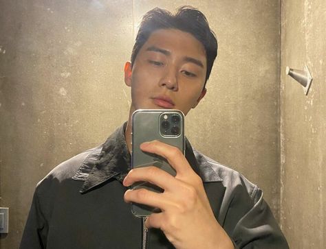 Park Seo Joon retires his 'Itaewon Class' chestnut hair in new updates Park Seo Joon Instagram, Park Seo Joon Abs, Most Handsome Korean Actors, Joon Park, Chestnut Hair, Lee Byung Hun, Park Seo Jun, Park Seo Joon, Seo Joon