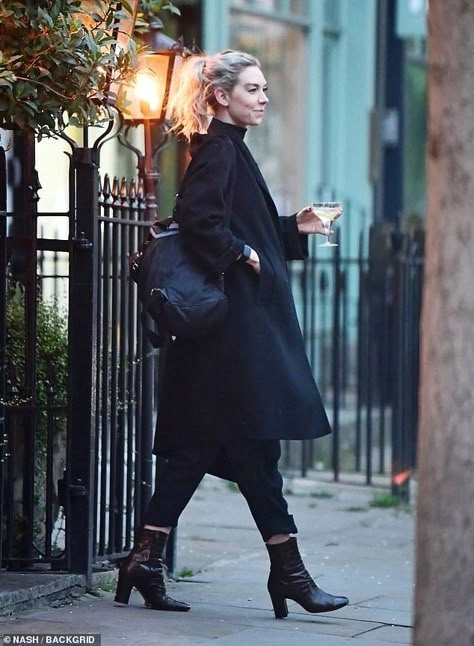 Vanessa Kirby, Celebrity Street Style, Two Girls, Red Carpet Fashion, Back To Black, Kirby, Pretty Face, Daily Outfits, Style Icons