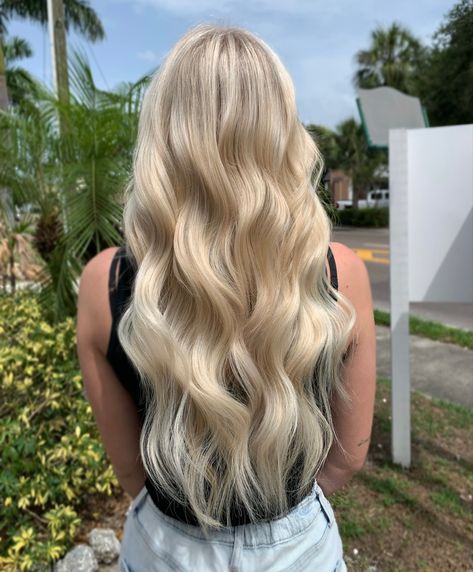 Summer 2024 Hair Color Trends Blonde, Summer Hair Blonde, Blonde Summer Hair, Long Blonde Curls, Curled Blonde Hair, Blonde Hair Goals, Perfect Blonde Hair, Bright Blonde Hair, Blonde Hair Ideas