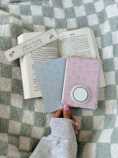 Kindle Popsocket Aesthetic, Kindle Insert Ideas, Kindle Aesthetic Case, Cute Kindle, Kindle 2022, Kindle Accessories, Kindle Skin, Kindle Insert, Kindle Aesthetic