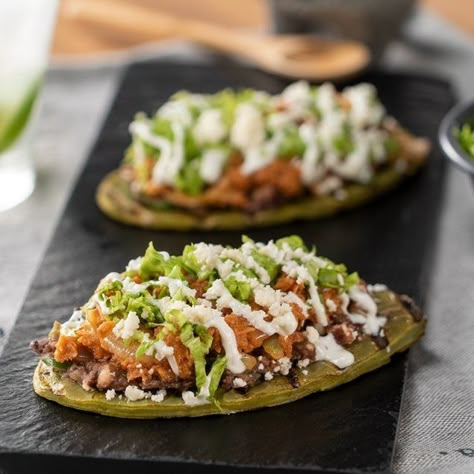 Nopalitos Recipe, Sopes Recipe, Nopales Recipe, Healthy Mexican Recipes, Healthy Mexican, Delicious Vegetarian, Lunch Snacks, Vegan Dinners, Low Calorie Recipes