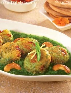 Palak Makai Kofta by Tarla Dalal Punjabi Recipes, Spinach Sauce, Kofta Recipe, Paneer Dishes, Desi Khana, Indian Veg Recipes, Paneer Recipe, Punjabi Food, Indian Curries