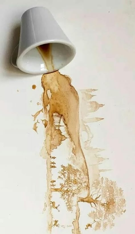 Spill art form of city - Clickasnap Coffee Art Drawing, Starbucks Art, Coffee Art Painting, Coffee Artwork, Coffee Cup Art, Coffee Drawing, Coffee Painting, Cup Art, Tea Art