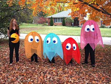 Family PacMan costumes made from clear umbrellas Pregnant Halloween Costumes, Team Costumes, Colorful Halloween, Teal Pumpkin, Pregnant Halloween, Homemade Halloween, Group Halloween Costumes, Fantasias Halloween, Family Halloween Costumes