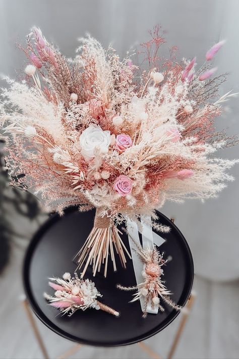 Pink And Pampas Bouquet, Boho Wedding Pink, Agrostemma Githago, Pink Winter Wedding, Blush Pink Wedding Bouquet, Dusty Pink Bridesmaid, Pink Boho Wedding, Pink Wedding Bouquet, Wedding Space