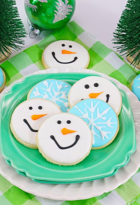 Christmas Cookie Sticks, Snowman Cookies Recipe, Crumble Cookie Recipe, Cookie Recipes Decorating, Snowman Cookie, Cookie Sticks, Snowman Cookies, Snowman Mugs, Cookie Swap