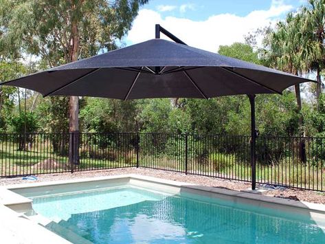 Pool Umbrella, Pool Paving, Deck Piscina, Pool Shade, Black Pool, Swimming Pool Landscaping, Pool Umbrellas, Pool Landscape Design, Backyard Renovations